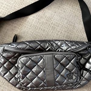 HAUNT SHORE Emily Beam Sling Bag Reflective Greige Puffer metallic silver